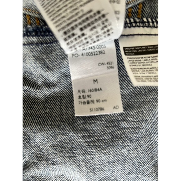 Levi's Premium Distressed Denim Trucker Jacket Women's M Medium Jean Coat - Picture 9 of 11